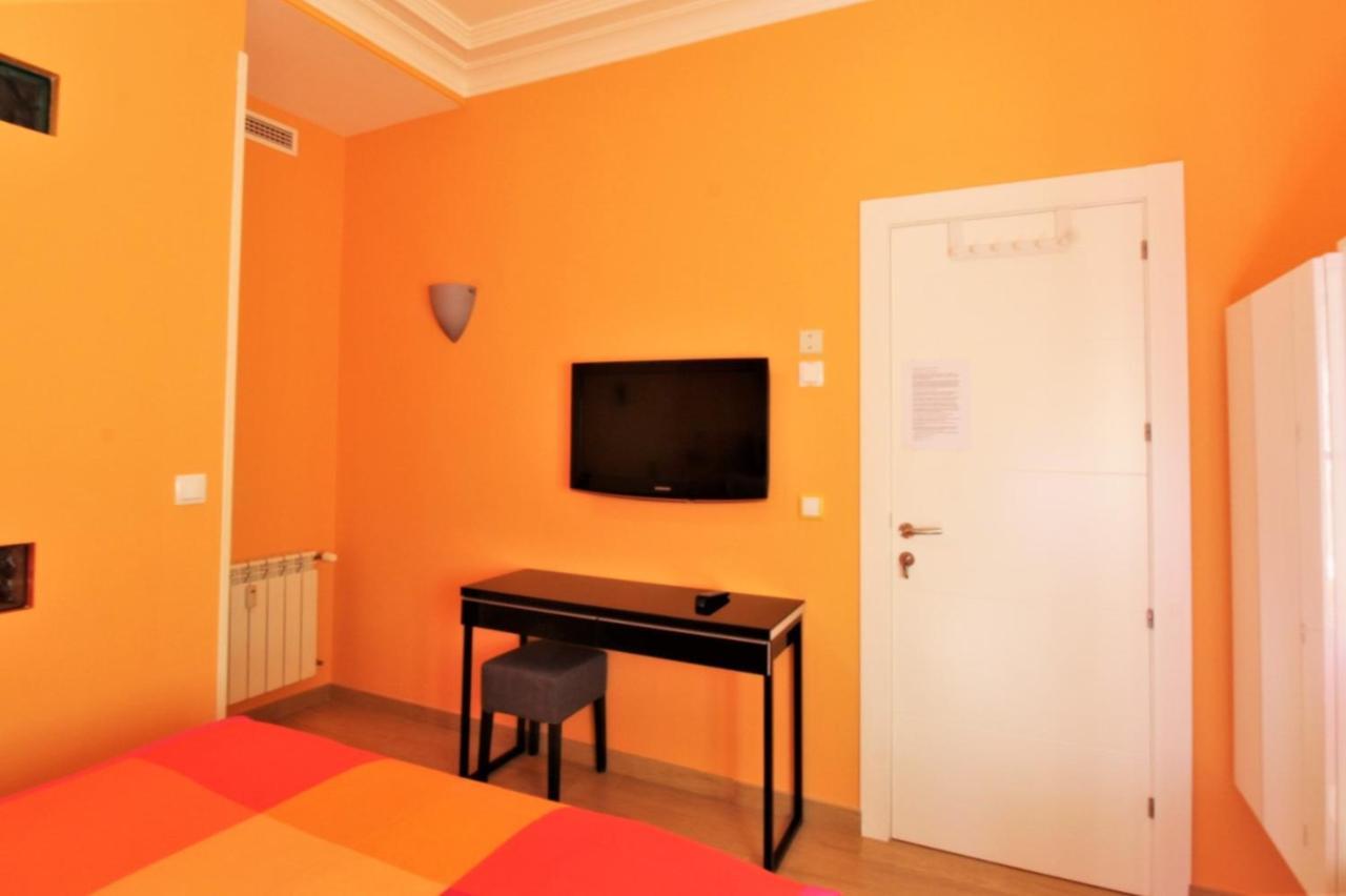 Hostal Arco Iris Madrid Bagian luar foto